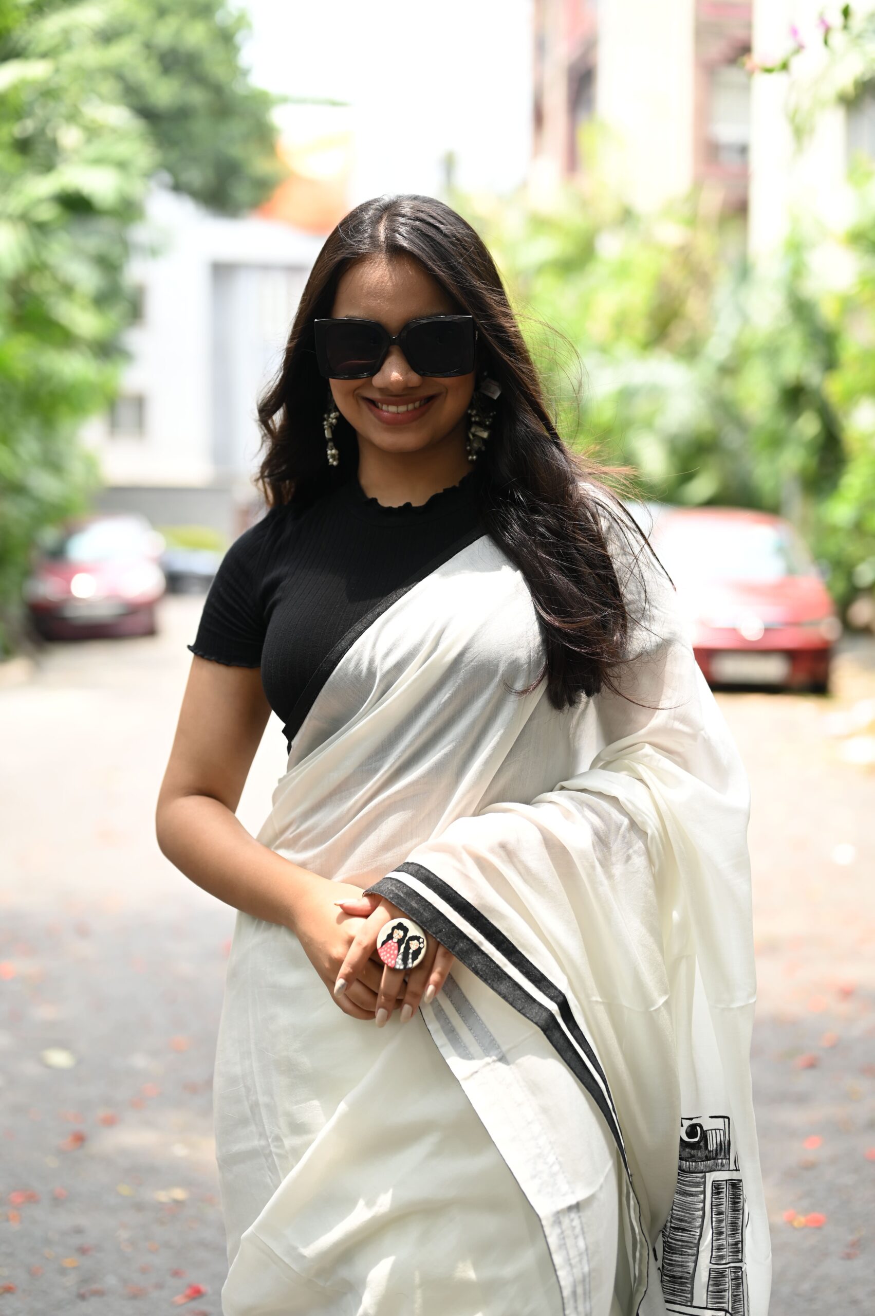 Off-White Muslin Silk Saree (Kolkata Cityscape Art) thumbnail